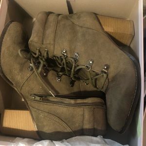 NIB Candies Olive Green booties